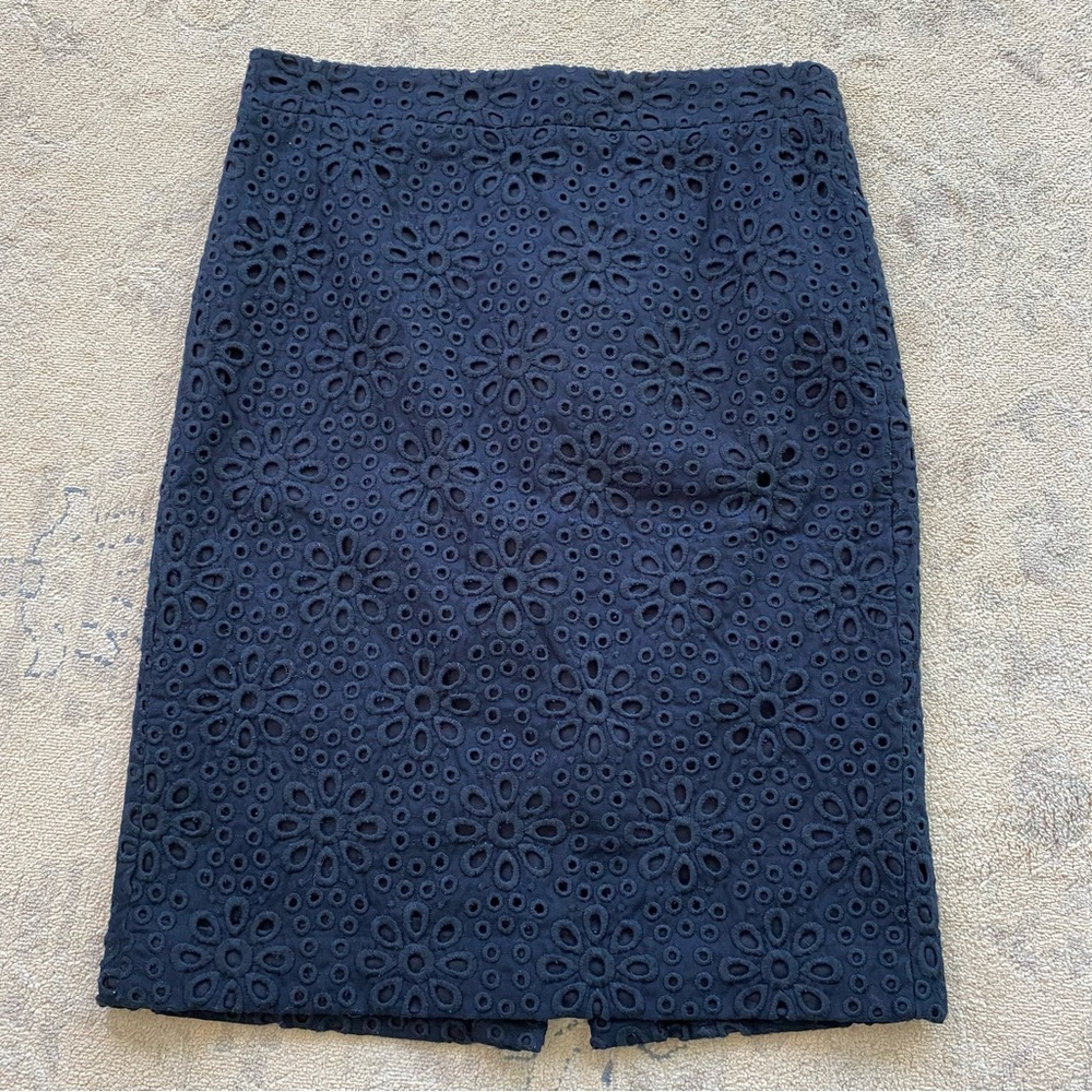 J. Crew Eyelet Pencil Skirt Size 4 Navy Blue Cotton Floral Feminine